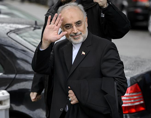 Le chef de l'Organisation iranienne de l'énergie atomique (OIEA), Ali Akbar Salehi quitte la rencontre le 23 février 2015 à Genève afp.com - Fabrice Coffrini