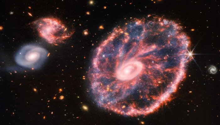 Le t  lescope James Webb d  voile une image spectaculaire de la galaxie de la Roue de chariot